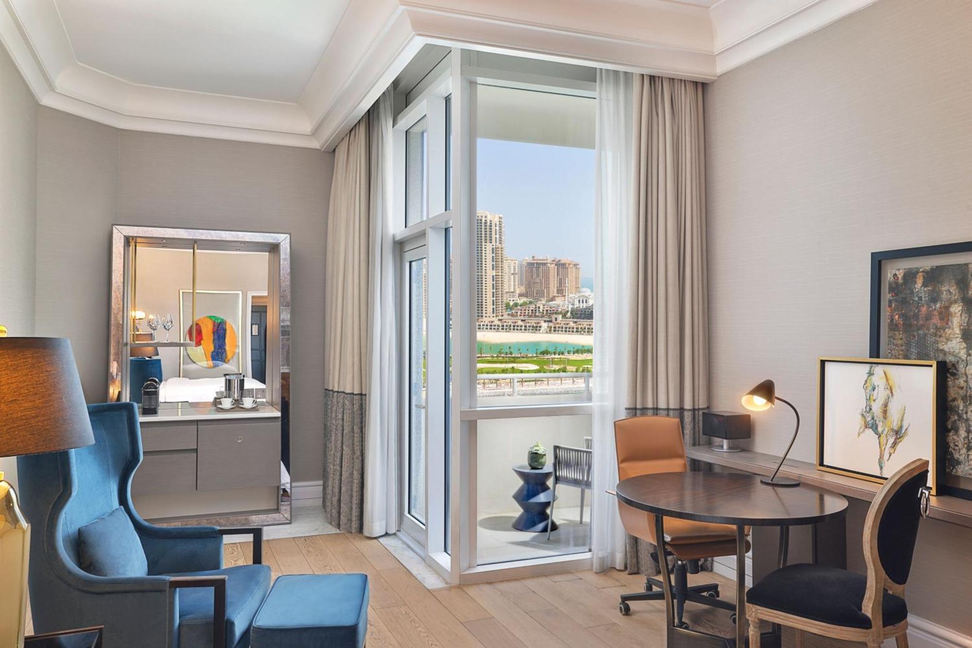The Ritz-Carlton, Doha Hotell Exteriör bild A guest room at the Westin Dubai