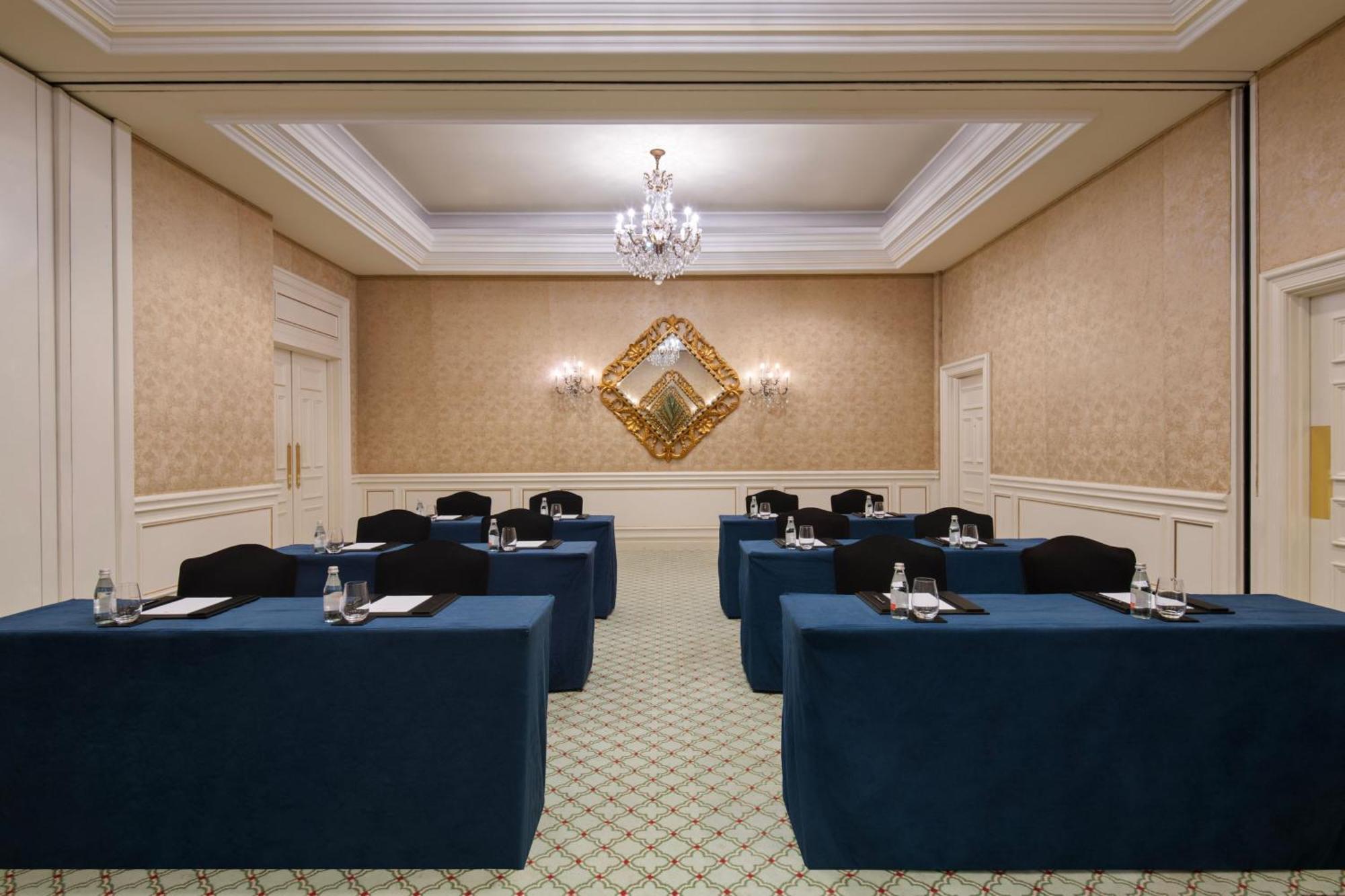 The Ritz-Carlton, Doha Hotell Exteriör bild Meeting room