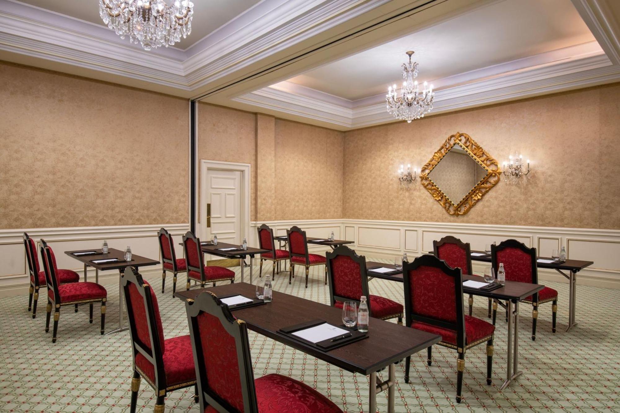 The Ritz-Carlton, Doha Hotell Exteriör bild Meeting room